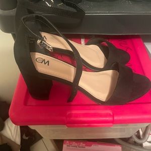 Ladies black WO Ankle strap sandals size 8 very nice new